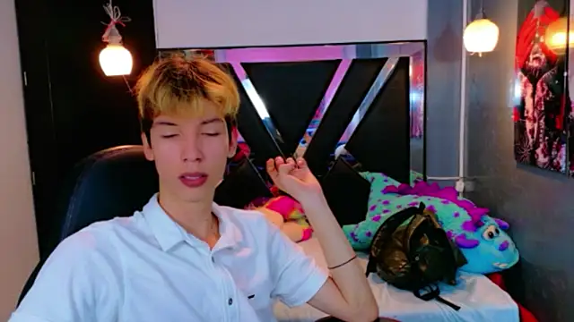 Snapshot of Liam_Green1 chatting on 02-20-26, 12:05 Liam Green1 online show from 02-20-26, 12:05