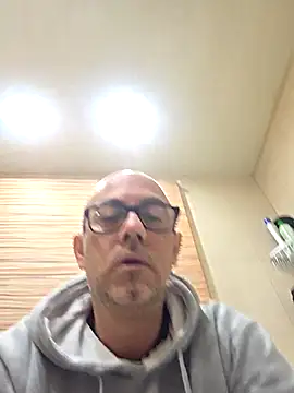 pareja47 online show from 02-21-26, 06:42