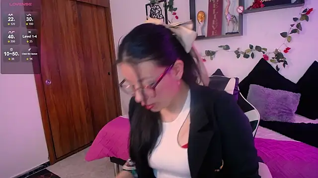 Snapshot of QueenRose94 chatting on 02-19-26, 01:07 QueenRose94 online show from 02-19-26, 01:07