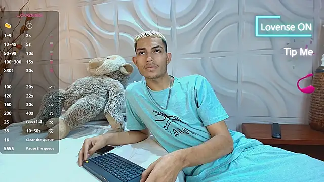 ItsZairen online show from 04-12-26, 04:39