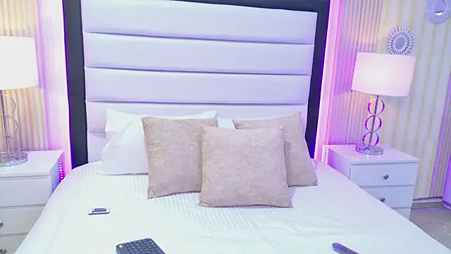 LaurenHazell online show from 02-15-26, 08:02