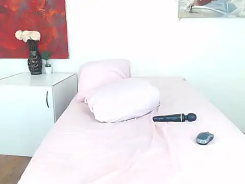 Snapshot of DARKBEAUTY20 chatting on 02-14-26, 02:47 DARKBEAUTY20 online show from 02-14-26, 02:47