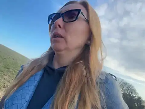 Snapshot of JenyJanys chatting on 03-03-26, 04:02 JenyJanys online show from 03-03-26, 04:02