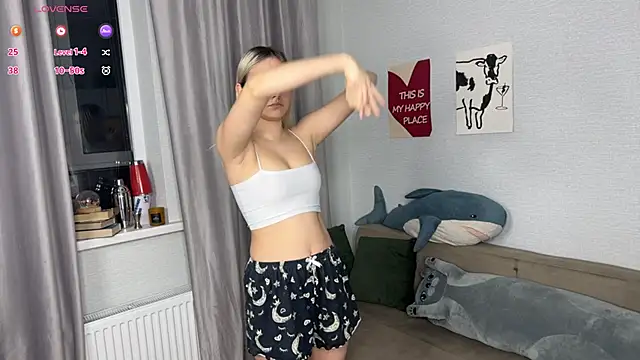 Snapshot of sweeety_chloe chatting on 02-19-26, 04:25 sweeety chloe online show from 02-19-26, 04:25