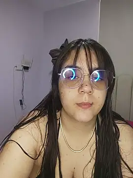 Snapshot of its_lauu_ chatting on 02-08-26, 08:01 its lauu online show from 02-08-26, 08:01