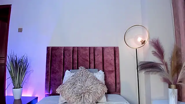 Snapshot of AndraCyruss chatting on 02-17-26, 11:33 AndraCyruss online show from 02-17-26, 11:33