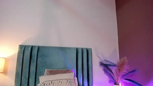 Snapshot of AndraCyruss chatting on 02-21-26, 12:22 AndraCyruss online show from 02-21-26, 12:22