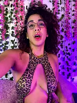 Woo isDaphne online show from 02-26-26, 12:53