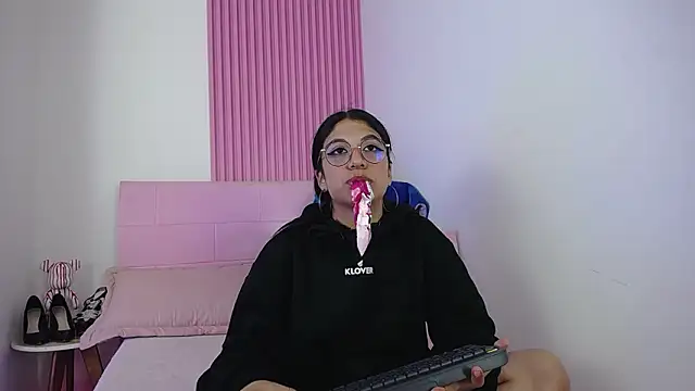 sharlotaustral18 online show from 02-10-26, 03:38