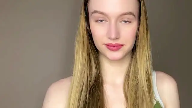 Snapshot of Viktoria_Vibes chatting on 02-18-26, 03:19 Viktoria Vibes online show from 02-18-26, 03:19