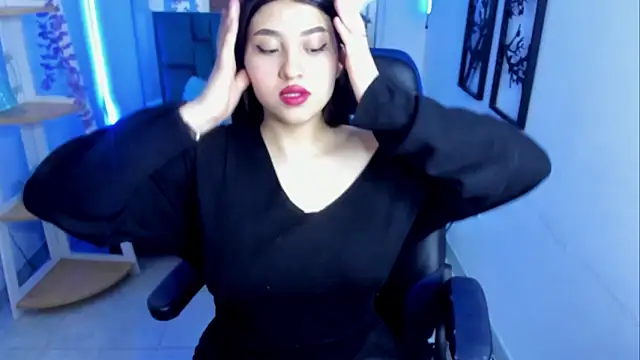 Snapshot of bloom_winxx chatting on 02-18-26, 03:13 bloom winxx online show from 02-18-26, 03:13