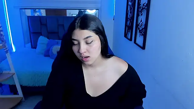 Snapshot of bloom_winxx chatting on 02-19-26, 03:13 bloom winxx online show from 02-19-26, 03:13