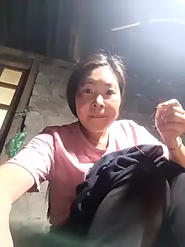 Snapshot of Yiyoongg chatting on 02-08-26, 04:05 Yiyoongg online show from 02-08-26, 04:05