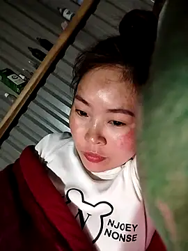 Snapshot of Yiyoongg chatting on 02-14-26, 02:36 Yiyoongg online show from 02-14-26, 02:36