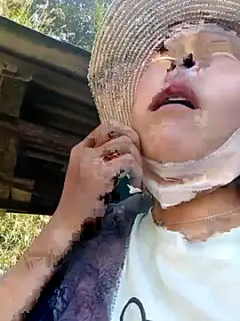 Snapshot of Yiyoongg chatting on 02-15-26, 07:51 Yiyoongg online show from 02-15-26, 07:51