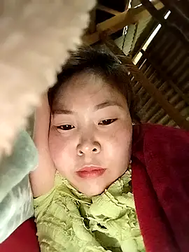 Snapshot of Yiyoongg chatting on 02-19-26, 02:29 Yiyoongg online show from 02-19-26, 02:29