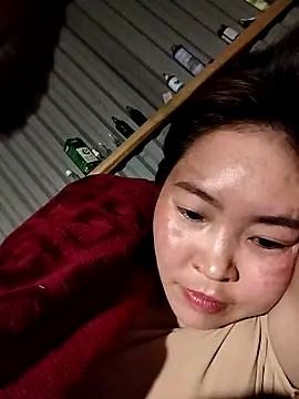 Snapshot of Yiyoongg chatting on 02-19-26, 02:35 Yiyoongg online show from 02-19-26, 02:35