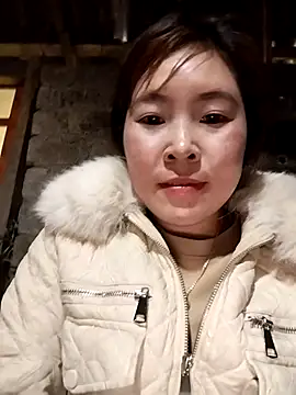 Snapshot of Yiyoongg chatting on 02-20-26, 02:41 Yiyoongg online show from 02-20-26, 02:41