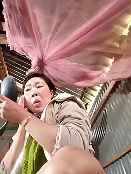 Snapshot of Yiyoongg chatting on 02-27-26, 01:16 Yiyoongg online show from 02-27-26, 01:16