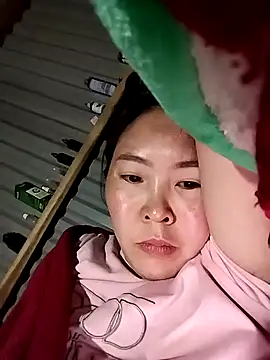 Snapshot of Yiyoongg chatting on 02-27-26, 01:33 Yiyoongg online show from 02-27-26, 01:33