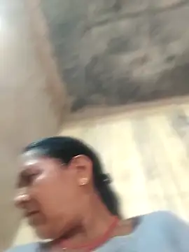 Snapshot of Loomaraj chatting on 02-20-26, 04:31 Loomaraj online show from 02-20-26, 04:31