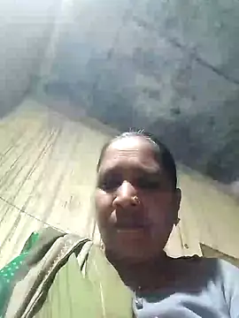 Snapshot of Loomaraj chatting on 02-23-26, 12:57 Loomaraj online show from 02-23-26, 12:57