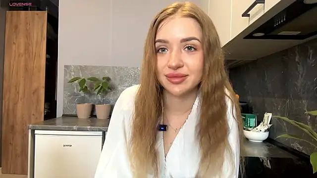 Snapshot of BeaCazin chatting on 02-21-26, 06:47 BeaCazin online show from 02-21-26, 06:47