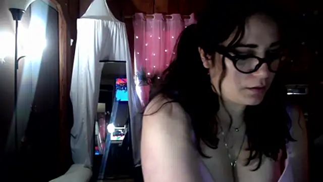 Snapshot of VelvetBrunetteXo chatting on 02-20-26, 08:20 VelvetBrunetteXo online show from 02-20-26, 08:20