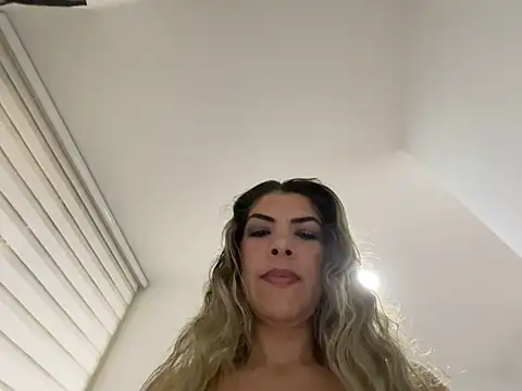 Snapshot of Encantadora_Eva chatting on 02-28-26, 01:39 Encantadora Eva online show from 02-28-26, 01:39