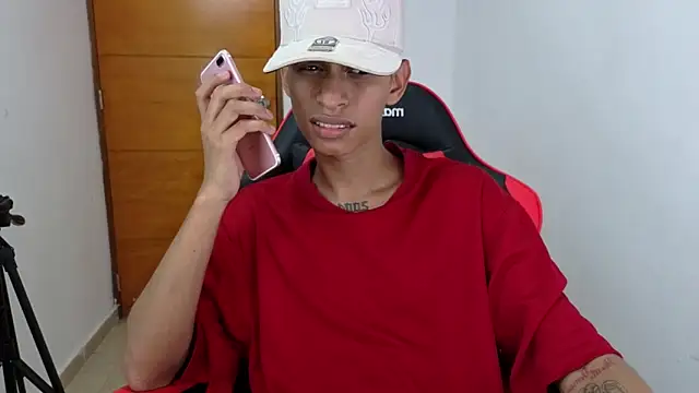 Snapshot of Niklausxxx chatting on 02-10-26, 06:23 Niklausxxx online show from 02-10-26, 06:23