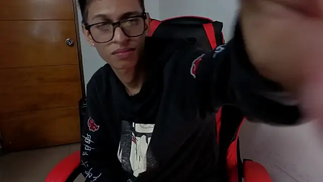 Snapshot of Niklausxxx chatting on 03-02-26, 02:14 Niklausxxx online show from 03-02-26, 02:14