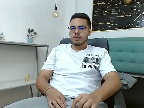 Snapshot of Trevor_Ash chatting on 02-13-26, 03:24 Trevor Ash online show from 02-13-26, 03:24