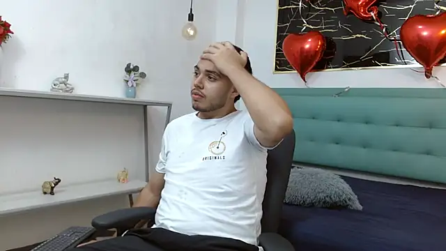 Snapshot of Trevor_Ash chatting on 02-14-26, 03:14 Trevor Ash online show from 02-14-26, 03:14