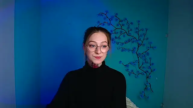 Snapshot of Esmi_Winter chatting on 02-28-26, 06:14 Esmi Winter online show from 02-28-26, 06:14