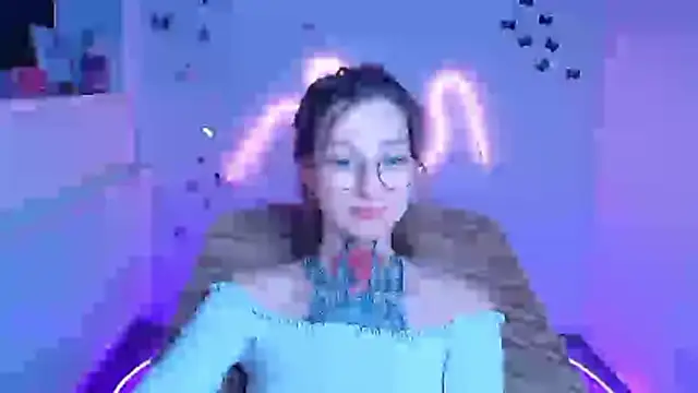 Esmi Winter online show from 03-25-26, 06:36