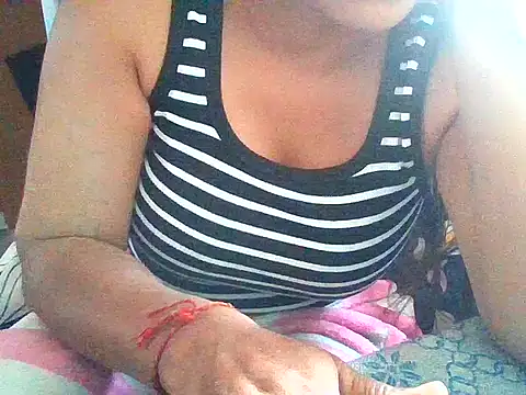 Snapshot of 02Hot-Queen chatting on 02-21-26, 04:46 02Hot-Queen online show from 02-21-26, 04:46