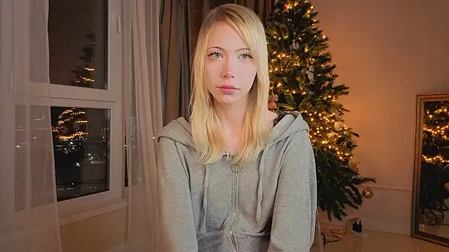 Snapshot of UWU_flower chatting on 02-17-26, 01:40 UWU flower online show from 02-17-26, 01:40