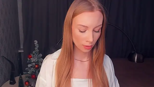 Snapshot of CarmenLipkin chatting on 02-18-26, 10:39 CarmenLipkin online show from 02-18-26, 10:39