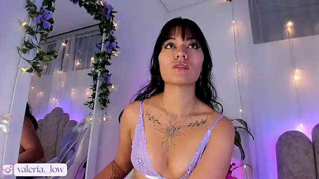 Snapshot of Nahialov chatting on 02-18-26, 01:56 Nahialov online show from 02-18-26, 01:56