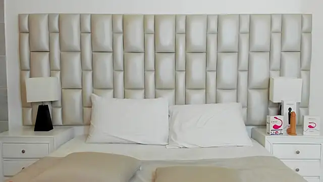 paola katy dicks online show from 02-27-25, 07:47