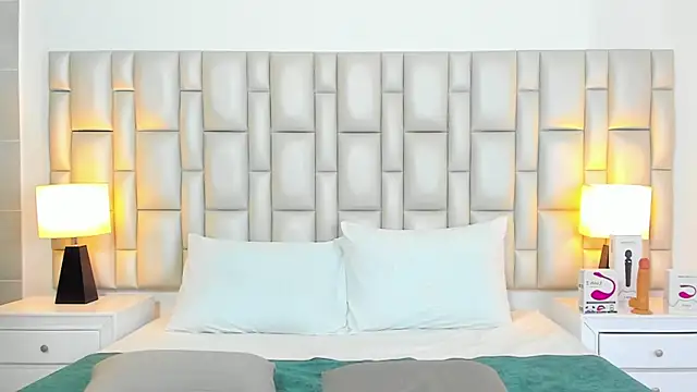 paola katy dicks online show from 09-10-25, 07:47