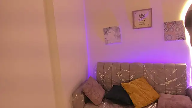 Snapshot of Afrodita_rouss chatting on 02-14-26, 08:05 Afrodita rouss online show from 02-14-26, 08:05