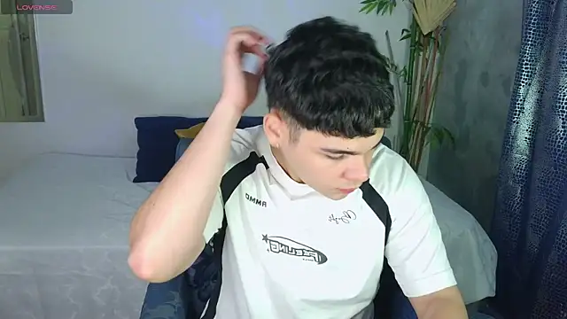 Snapshot of eithan_jonnes chatting on 02-13-26, 10:28 eithan jonnes online show from 02-13-26, 10:28