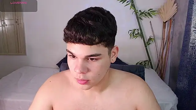 Snapshot of eithan_jonnes chatting on 02-14-26, 06:26 eithan jonnes online show from 02-14-26, 06:26