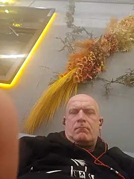 Snapshot of sk8brd_snwbrd_no_snitch chatting on 02-17-26, 12:56 sk8brd snwbrd no snitch online show from 02-17-26, 12:56