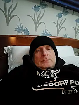 Snapshot of sk8brd_snwbrd_no_snitch chatting on 02-20-26, 10:43 sk8brd snwbrd no snitch online show from 02-20-26, 10:43