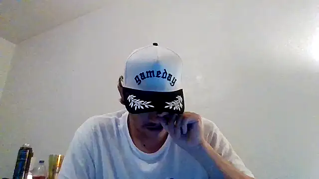 Snapshot of Tallhungandcloudy chatting on 02-19-26, 08:21 Tallhungandcloudy online show from 02-19-26, 08:21