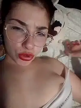 Snapshot of Luna33- chatting on 02-19-26, 11:23 Luna33- online show from 02-19-26, 11:23