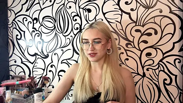 Snapshot of Kat_Catherine chatting on 02-24-26, 12:58 Kat Catherine online show from 02-24-26, 12:58