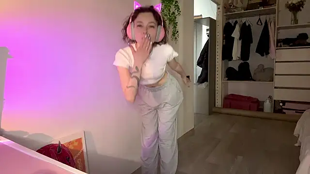 Snapshot of SlunkRear chatting on 02-11-26, 11:21 SlunkRear online show from 02-11-26, 11:21